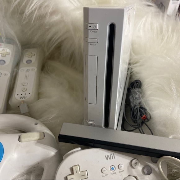 Nintendo Wii Console Compatible White RVL-001 W Extra Accessories - Picture 13 of 15